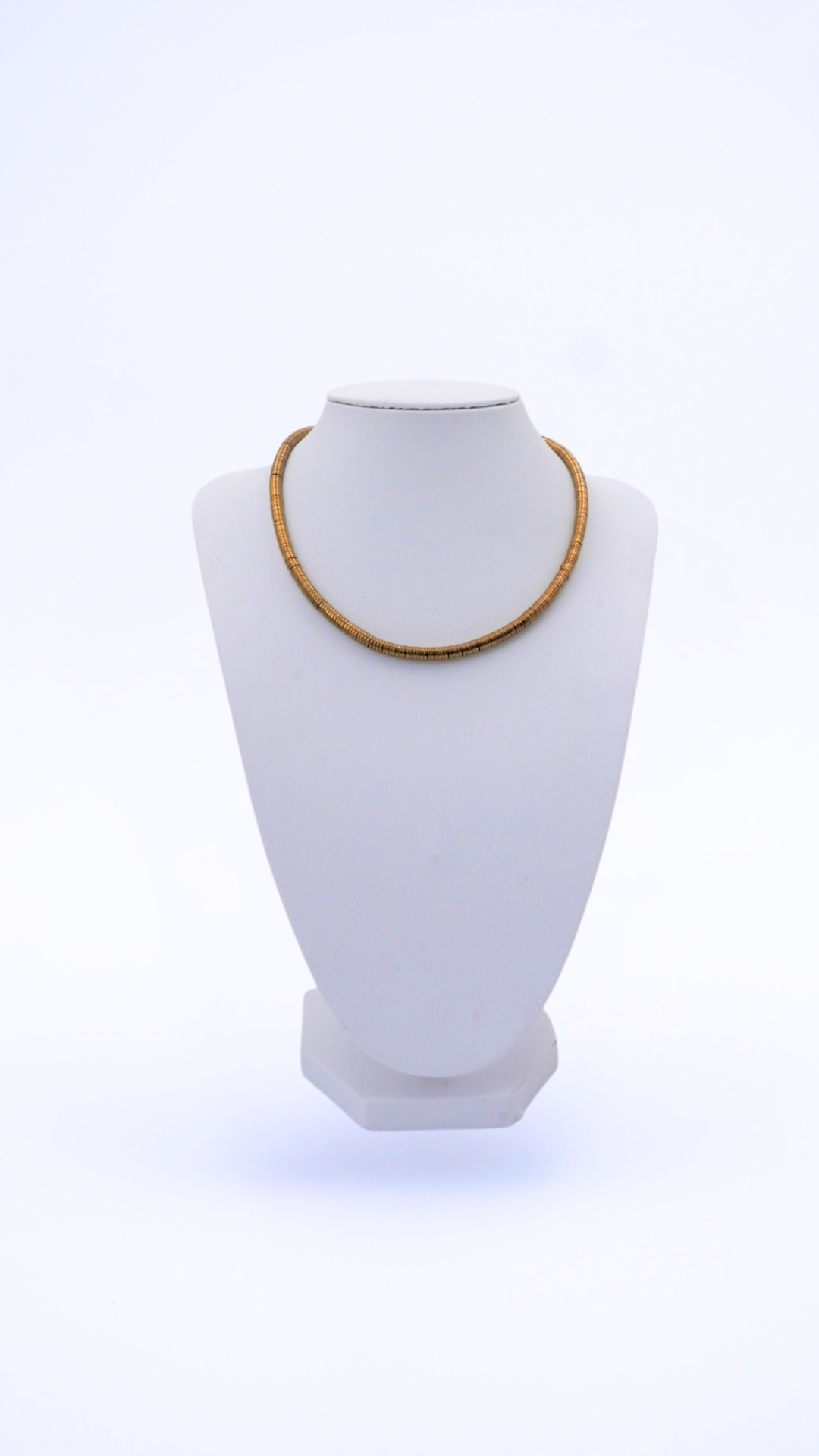 Girocollo Snakes moderno e raffinato