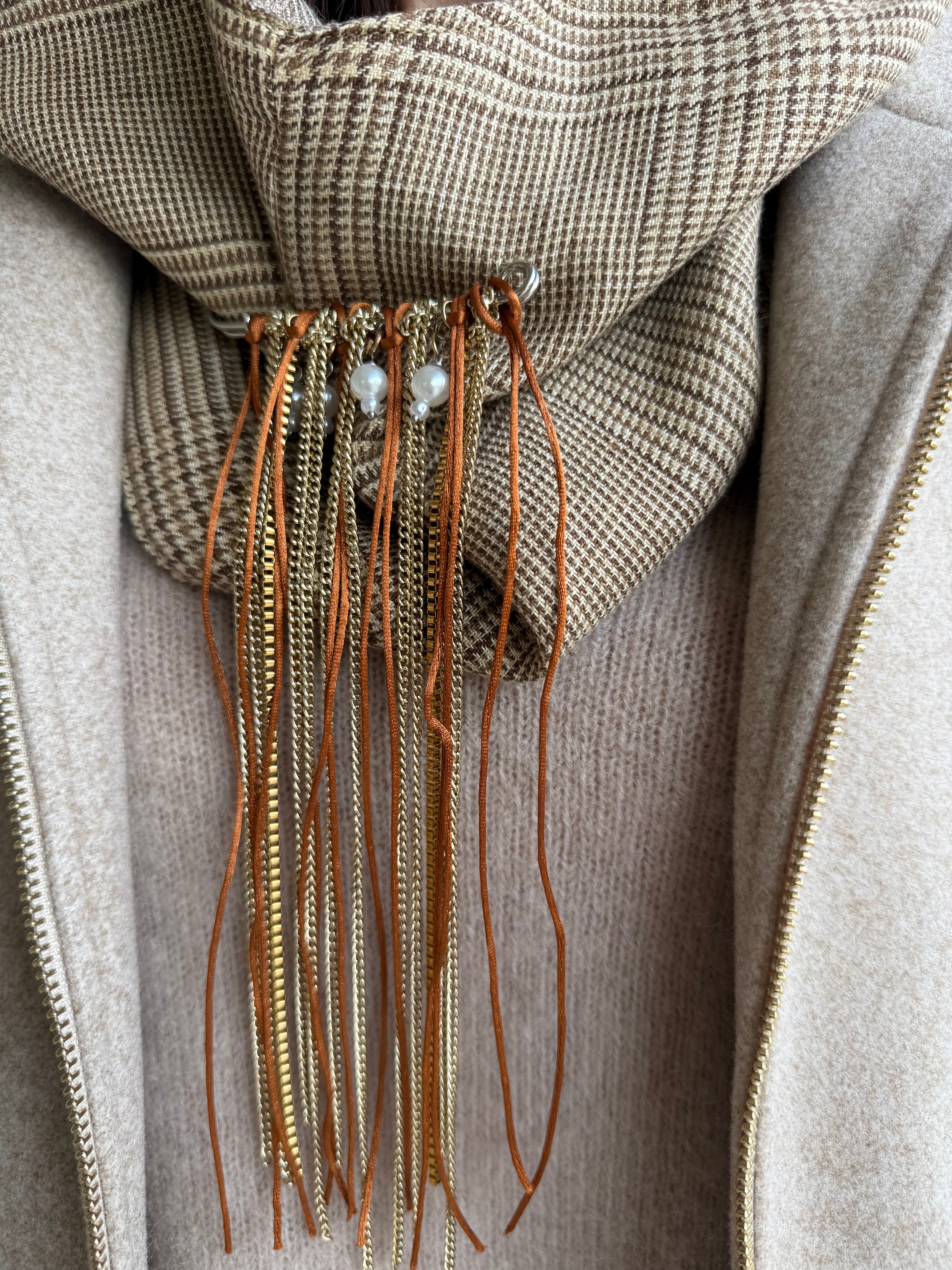 Spilla elegante decorativa