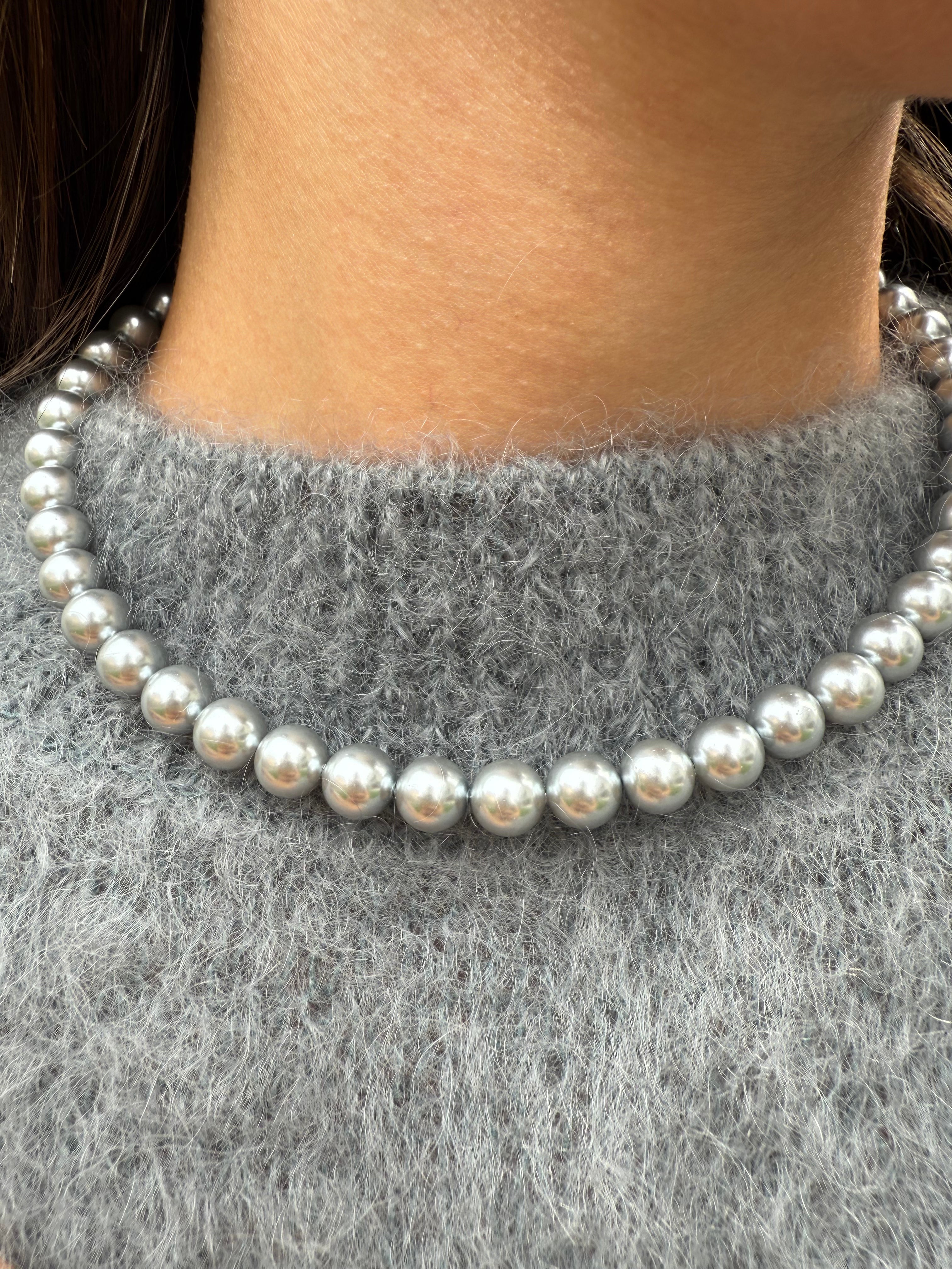 Collana Candy Grigio elegante e luminosa